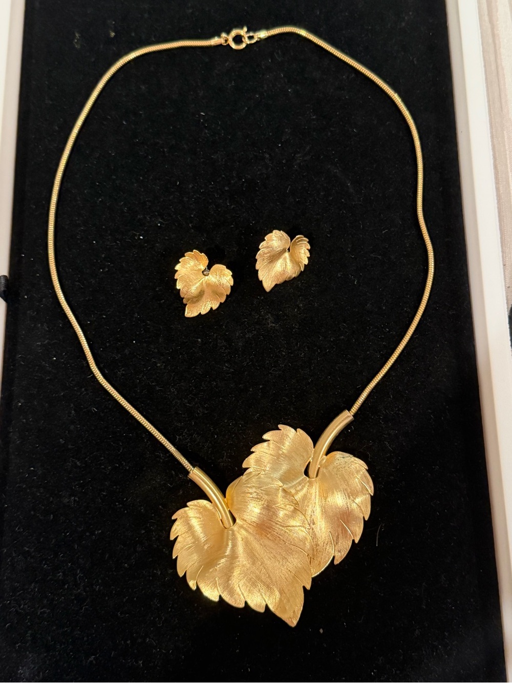 Vintage Gold Leaf Pendant Necklace with Matching Leaf Studs